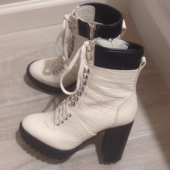 NWOT Vince Camuto Women's Ermania Combat Block Heel Platform Boots - Size 5 - Picture 3 of 8